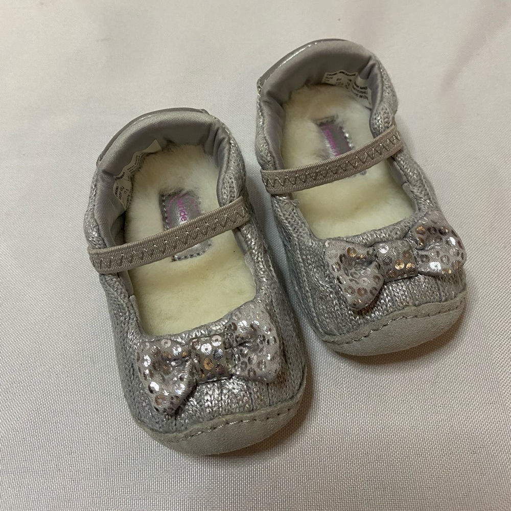 Stride Rite silver shoes sequin bows Size 2